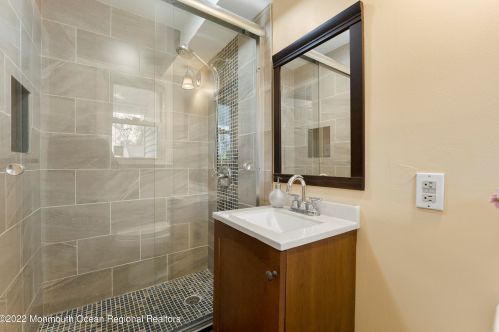 28 Sheppard Pl, Edison NJ 08817-3132 exterior