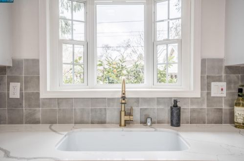 915 Dartmouth Way, Concord CA  94518-3819 exterior