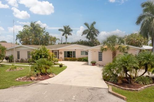805 97 Ave, Naples FL 34108-2284 exterior