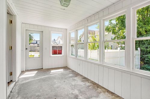 824 1 St, Grand Rapids MI 49504-5575 exterior