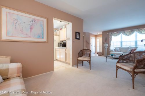 12 Perri Rd, East Freehold NJ 07728-4139 exterior