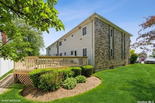 1595 Central Ave, Valley Stream NY 11580-1137 exterior