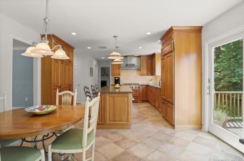 67 Ritch Dr, Ridgefield CT 06877-2815 exterior