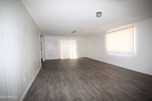 2202 73 Ave, Phoenix AZ 85033-1325 exterior