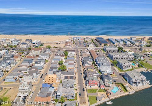 13 Ctr St, Locust NJ 07760-1712 exterior