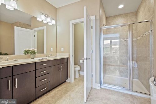 900 King Farm Blvd, Rockville MD  20850-6610 exterior