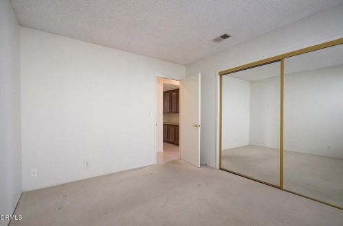 1041 Kumquat Pl, Oxnard CA 93036-1533 exterior