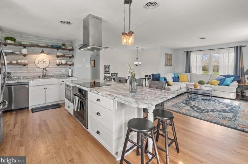 7504 Picnic Wood Rd, Middletown MD 21769-8223 exterior