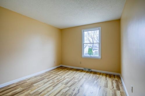 47 Laurel St, Springfield MA 01106-1150 exterior