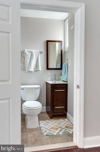 2407 Carpenter St, Philadelphia PA 19146-2342 exterior