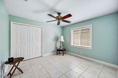 7571 Berkshire Pne Dr, Naples FL 34104-9445 exterior