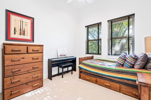 1911 Alegria Rd, Austin TX 78757-3219 exterior