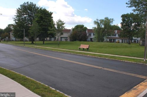 17 Mendrey Ct, Trenton NJ 08648-2661 exterior