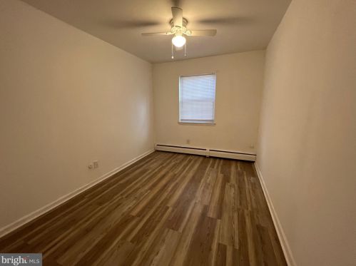 211 Garnet Dr, Burlington NJ 08016-4713 exterior