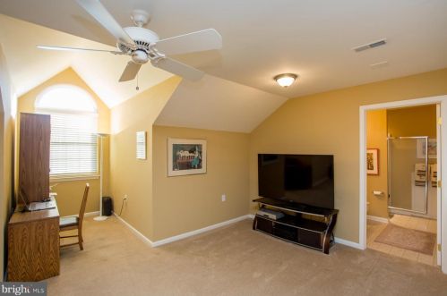 153 Villa Dr, Warminster PA 18974-3782 exterior