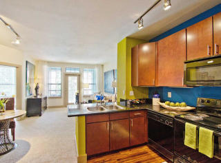 1000 San Marcos St, Austin TX  78702-2605 exterior