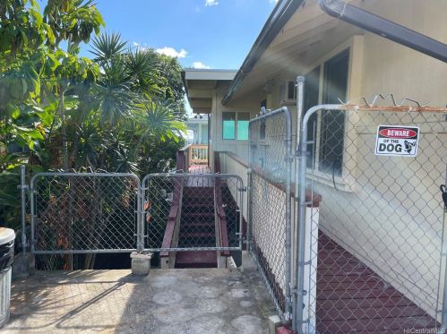 621 Ihe St, Honolulu, HI 96817-2240