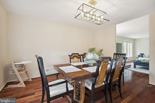 2001 Dundee Rd, Rockville MD 20850-3046 exterior