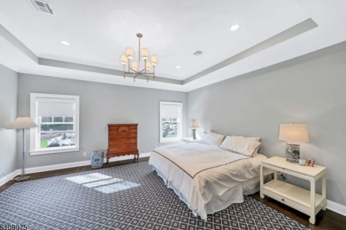 70 Cathedral Ave, Florham Park NJ 07932-2521 exterior