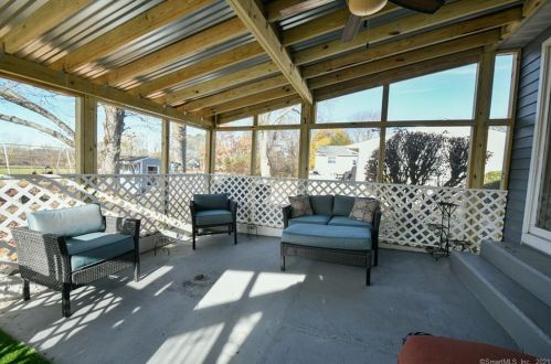 9 Hamilton Ct, Enfield CT 06082-3910 exterior