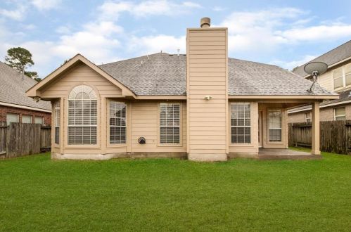 8203 Cross Country Dr, Humble TX 77346-6115 exterior