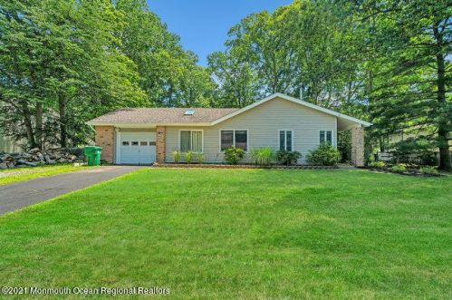 61 Buckingham Dr, Jackson Twp, NJ 08527-2633