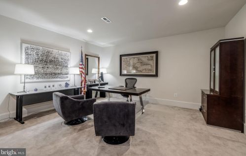 1456 Harvest Xing Dr, Mc Lean VA 22101-5651 exterior