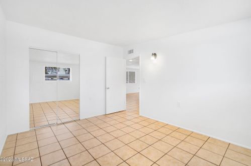 1318 Iowa Dr, Tucson AZ 85706-1415 exterior