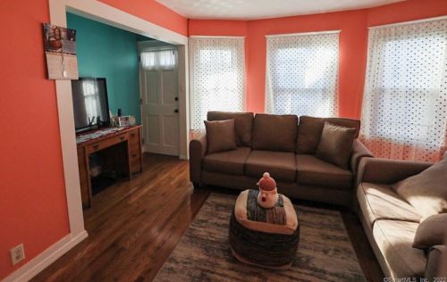 323 Oak St, New Britain CT 06051-1213 exterior