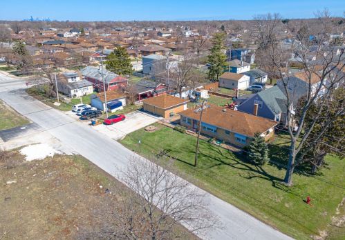 3760 115 Pl, Chicago IL 60655-6201 exterior