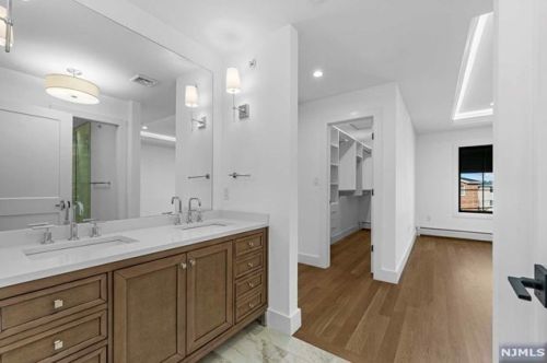 380 Lincoln Ave, Cliffside Park NJ 07010-1822 exterior