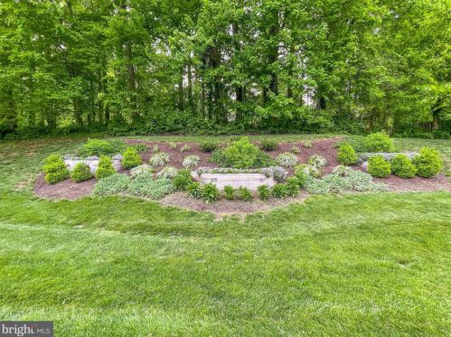 733 Rdg Dr, Mc Lean VA 22101-1620 exterior