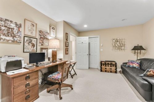 19 Caruso Pl, Armonk NY 10504-1366 exterior