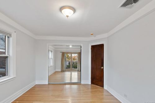 108 237 St, Bronx NY 10470-2006 exterior