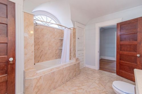 201 Longmeadow St, Springfield MA 01106-1337 exterior