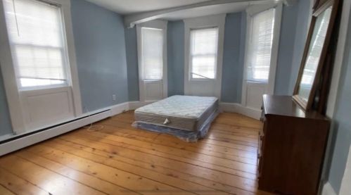 37 Ann St, Middletown, RI 02840-3435