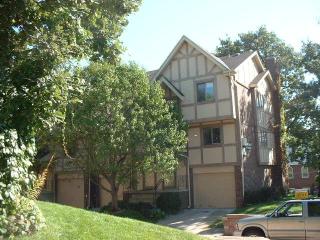 802 36th St, Omaha NE  68131-1938 exterior