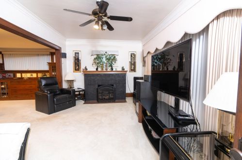 5340 38th St, Milwaukee, WI 53209-4737