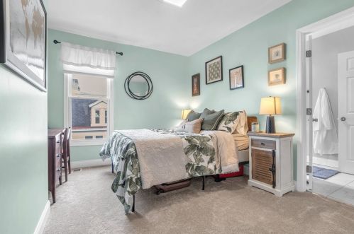 5225 Lotus Way, Pittsburgh PA  15201-2441 exterior