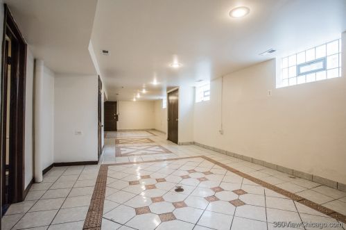 6900 Campbell Ave, Chicago IL 60645-4604 exterior