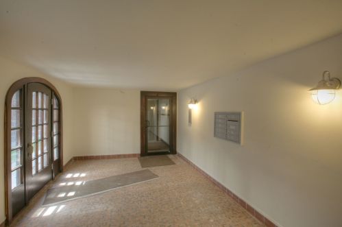 6433 Albany Ave, Chicago, IL 60645-4151