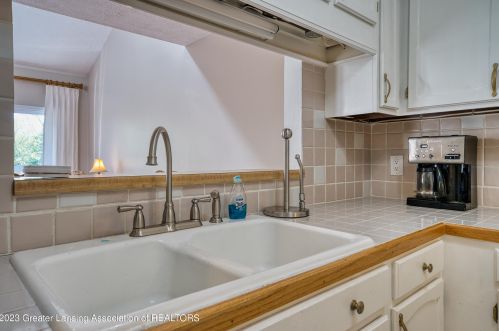 2444 Burcham Dr, East Lansing MI 48823-7246 exterior