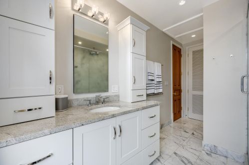 619 Belden Ave, Chicago IL 60614-3305 exterior