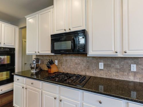 2070 Hatteras Way, Atlanta GA 30318-1083 exterior