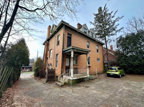 160 Highland Ave, Pittsburgh PA 15229-2715 exterior