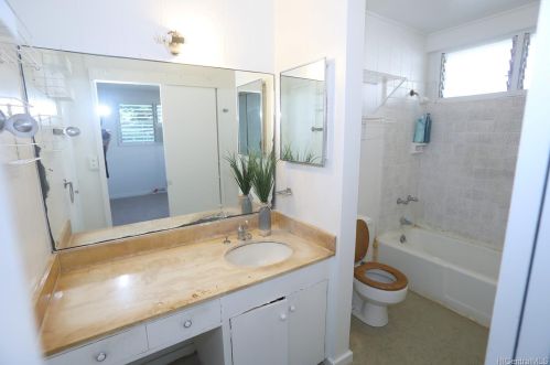 435 Kaumakani St, Honolulu HI 96825-2208 exterior