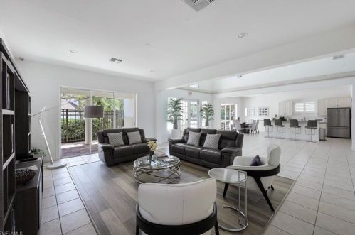 2240 Hawksridge Dr, Naples FL 34105-8543 exterior