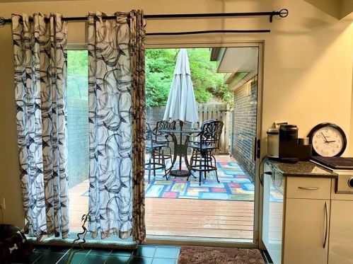 2315 Marbury Rd, Pittsburgh PA 15221-3672 exterior