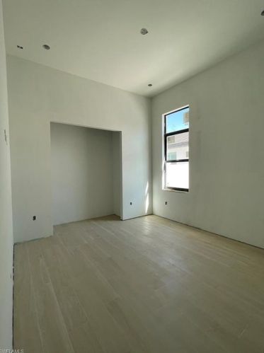 681 93 Ave, Naples FL 34108-2438 exterior