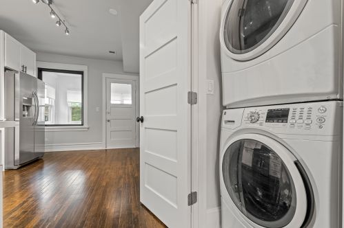 3142 Diversey Ave, Chicago IL 60647-1558 exterior